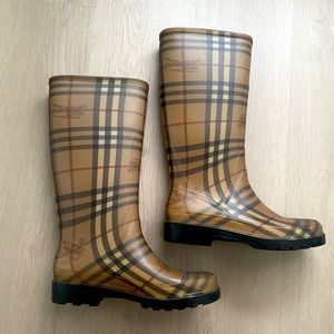 BURBERRY Rubber Plaid Print Rain Boots
Size: 37